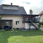 Meadow Tranquil With Evergreen Garden - One Bedroom Appartement