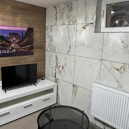 Meadow Tranquil With Evergreen Garden - One Bedroom