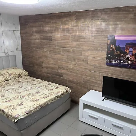 Meadow Tranquil With Evergreen Garden - One Bedroom ゴレンスカ地方