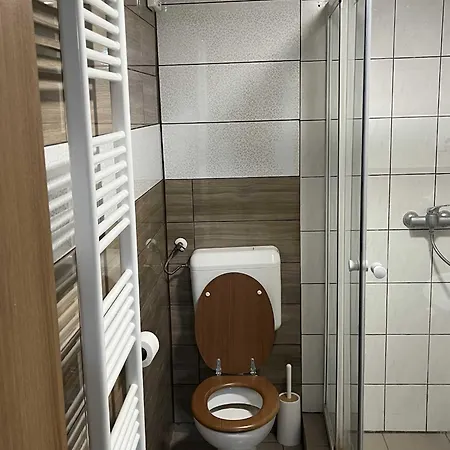 Meadow Tranquil With Evergreen Garden - One Bedroom Zirovnica