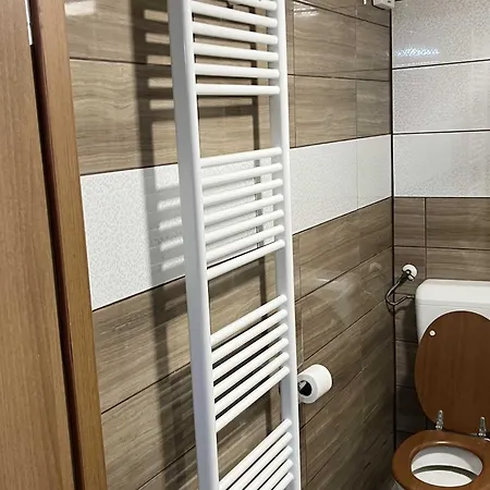 Meadow Tranquil With Evergreen Garden - One Bedroom