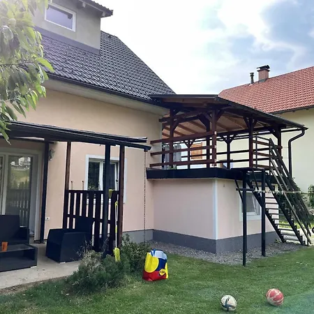 Meadow Tranquil With Evergreen Garden - One Bedroom Zirovnica