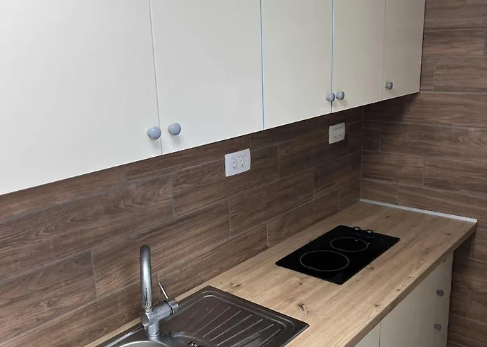 Meadow Tranquil With Evergreen Garden - One Bedroom *