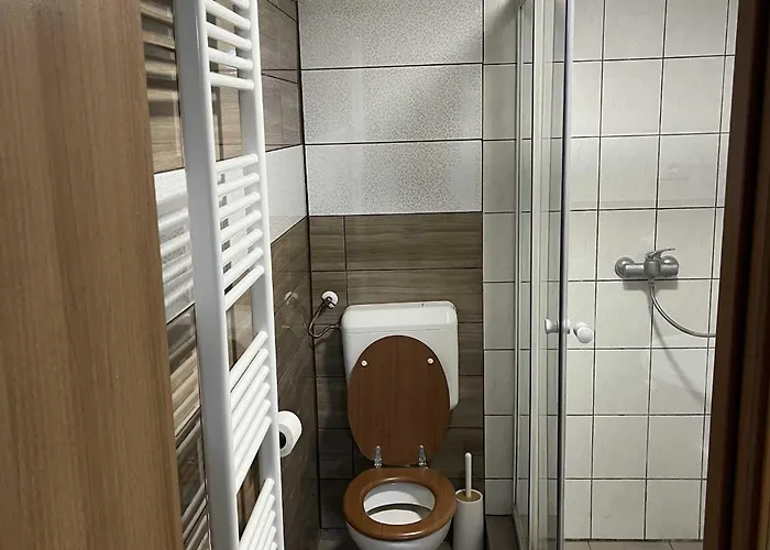 Meadow Tranquil With Evergreen Garden - One Bedroom Zirovnica