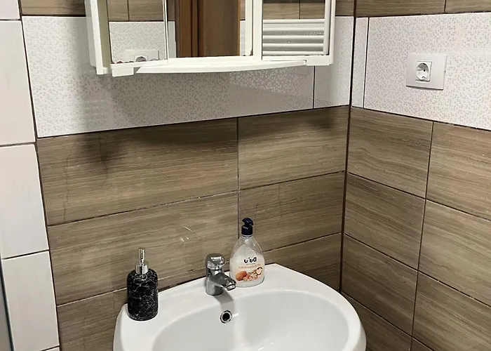 Apartment Meadow Tranquil With Evergreen Garden - One Bedroom *