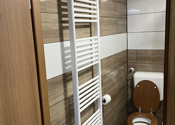 Meadow Tranquil With Evergreen Garden - One Bedroom